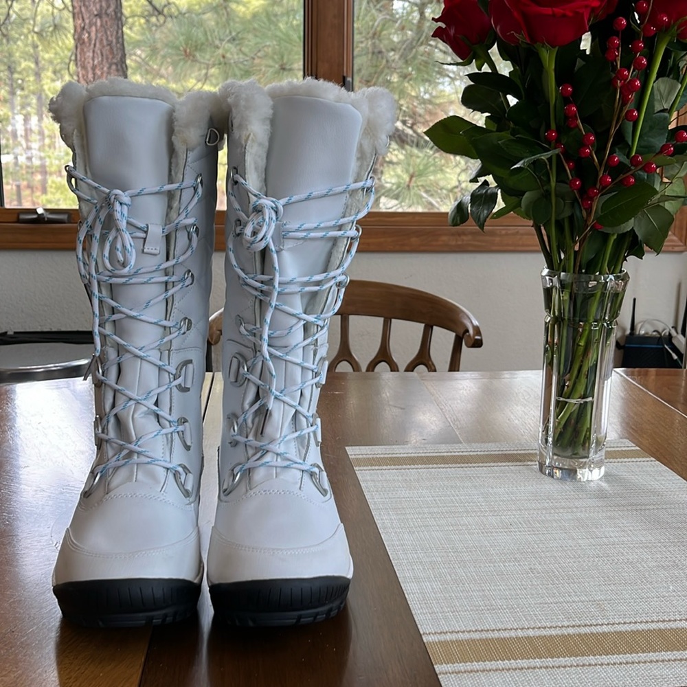 BearPaw Isabella Waterproof White Leather Winter Boots 9 M